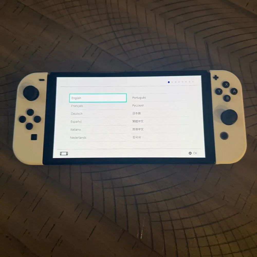 Nintendo Switch OLED Bundle White – Less Than 5 Hours Played + 3 Games + Box